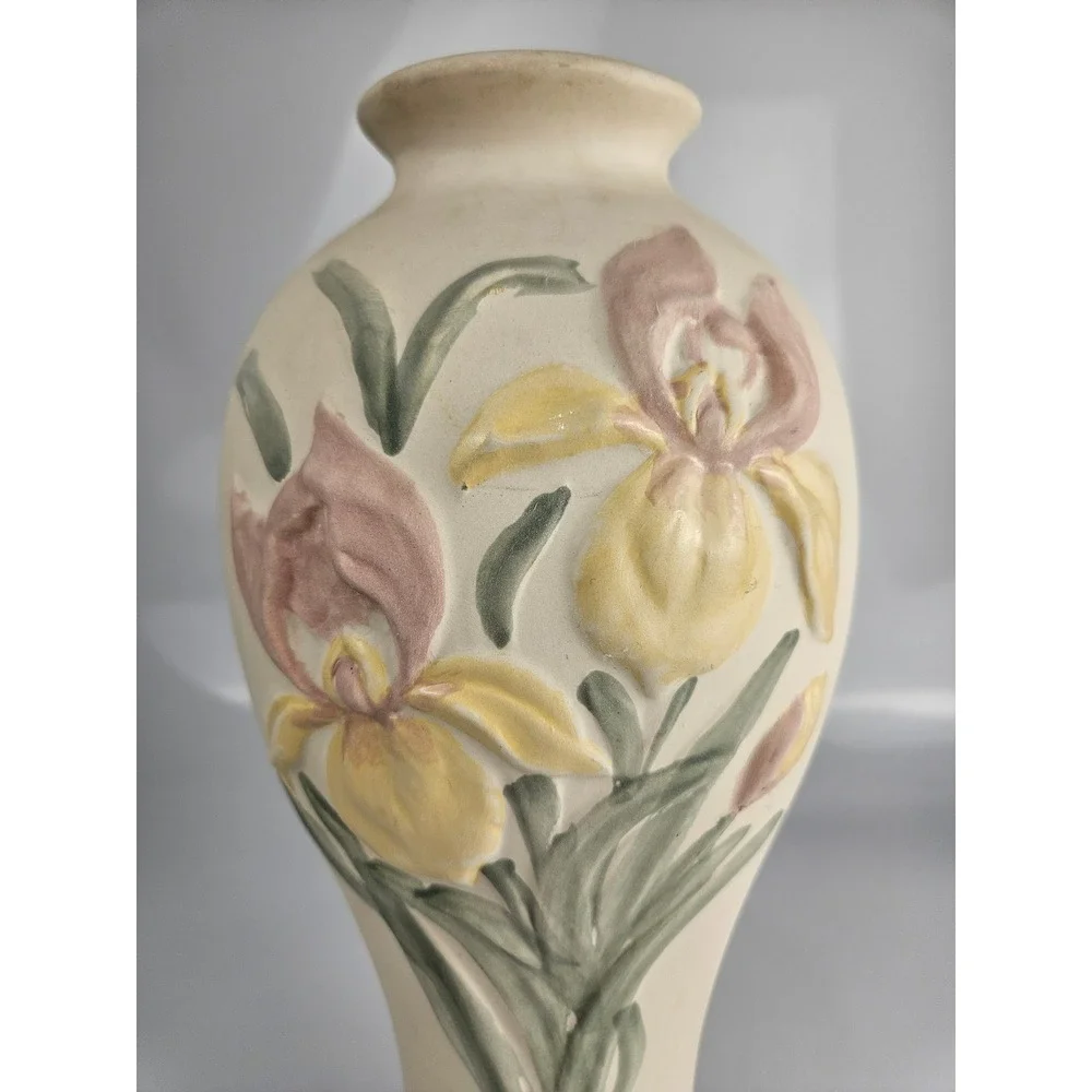 Vtg Harris Potteries Ceramic Vase Embossed Iris Flowers‎ Cream Floral Home Decor